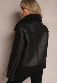 Renee - Czarna Kurtka Biker z Futerkiem Asymetrycznym Suwakiem i Paseczkami Sanet. Kolor: czarny. Materiał: futro. Sezon: zima