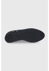 Wojas Mokasyny skórzane damskie kolor czarny na platformie. Nosek buta: okrągły. Kolor: czarny. Materiał: skóra. Obcas: na platformie #2