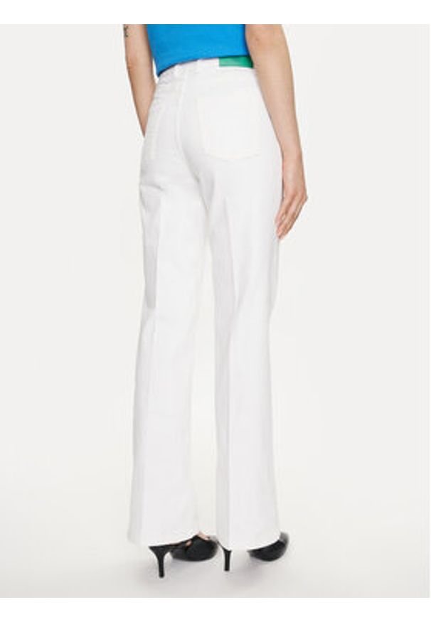 United Colors of Benetton - United Colors Of Benetton Jeansy 49FWDE01S Biały Flare Fit. Kolor: biały