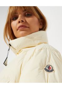 MONCLER - Beżowa kurtka Clypeole. Kolor: beżowy. Materiał: puch #2