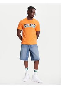 United Colors of Benetton - United Colors Of Benetton T-Shirt 3I1XU1096 Pomarańczowy Regular Fit. Kolor: pomarańczowy. Materiał: bawełna