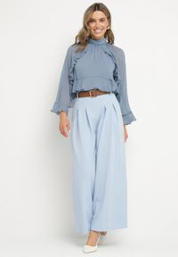Born2be - Jasnoniebieskie Szerokie Spodnie z Wysokim Stanem i Paskiem Rasalla. Okazja: na co dzień. Stan: podwyższony. Kolor: niebieski. Styl: elegancki, casual #4