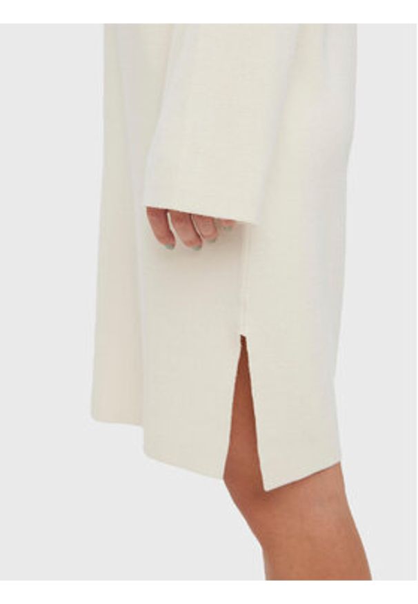 Vero Moda Sukienka dzianinowa Gold 10271183 Écru Loose Fit. Materiał: wiskoza