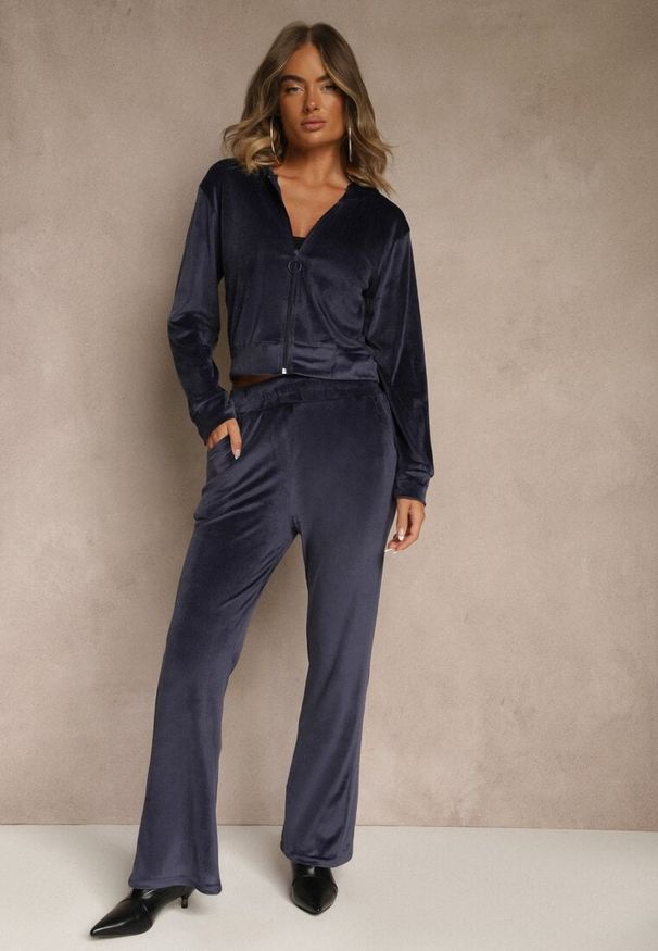 Renee - Granatowy Welurowy Komplet Dresowy Bluza i Spodnie ze Zdobieniem z Cyrkonii Velea. Kolor: niebieski. Materiał: welur, dresówka. Wzór: aplikacja. Sport: turystyka piesza