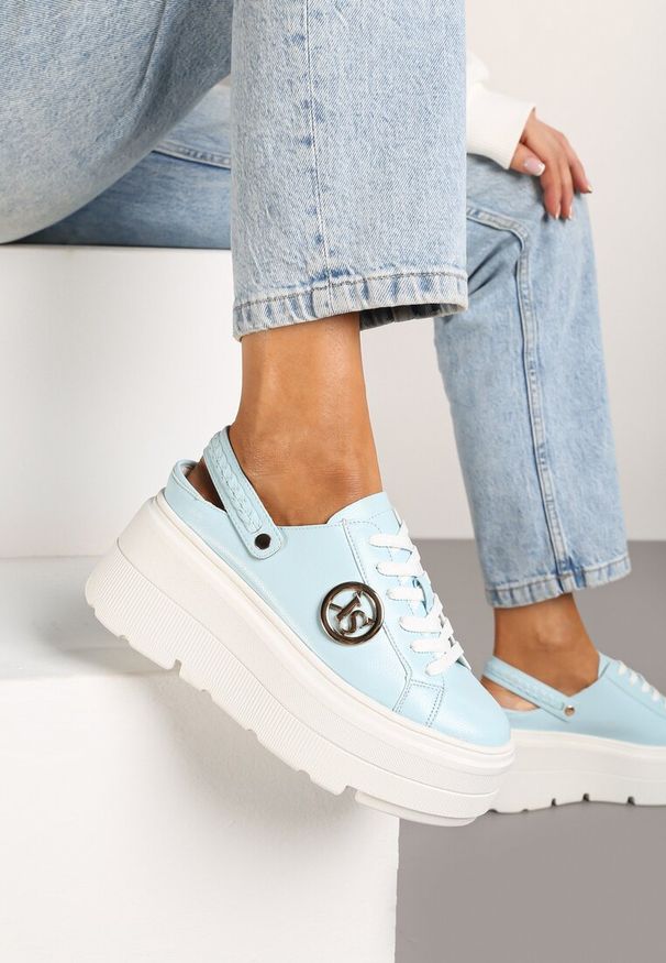 Renee - Niebieskie Sneakersy Vices na Platformie z Tłoczeniem Paskiem na Pięcie i Metaliczną Aplikacją Selfedi. Okazja: na co dzień. Zapięcie: pasek. Kolor: niebieski. Materiał: jeans. Wzór: aplikacja. Obcas: na platformie