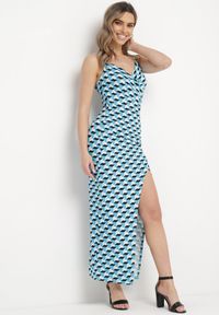 Born2be - Niebiesko-Czarna Dopasowana Sukienka z Marszczeniem Callienne. Kolor: niebieski. Długość rękawa: na ramiączkach. Typ sukienki: kopertowe. Długość: maxi #1