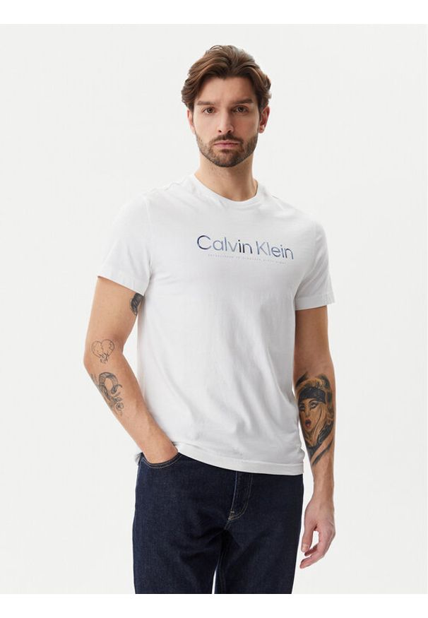 Calvin Klein T-Shirt Satin Bonded Logo K10K114162 Biały Regular Fit. Kolor: biały. Materiał: bawełna