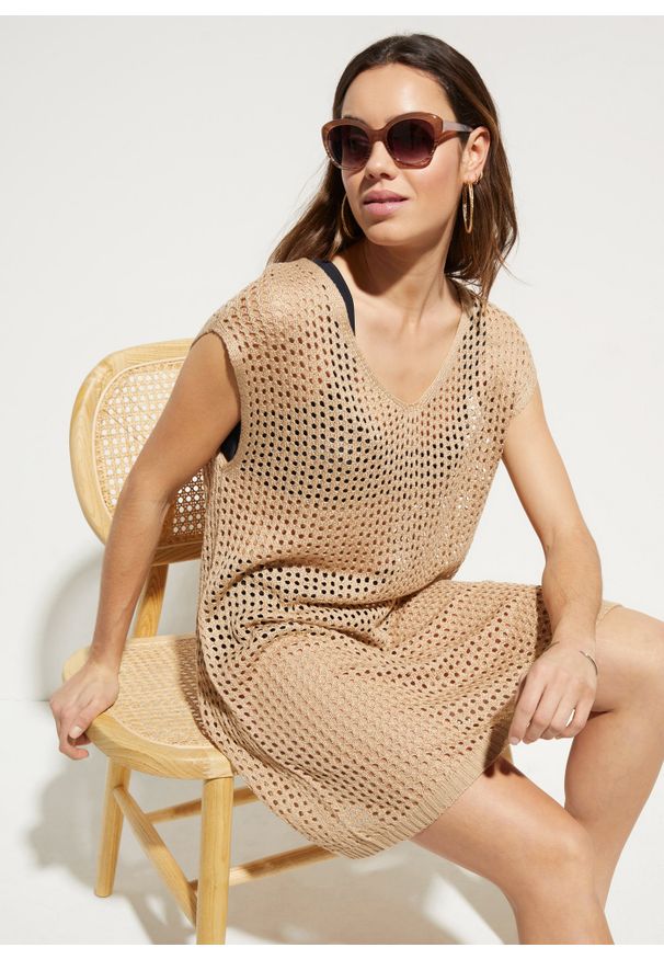 bonprix - Sukienka tunikowa plażowa w optyce szydełkowej. Okazja: na plażę. Kolor: beżowy