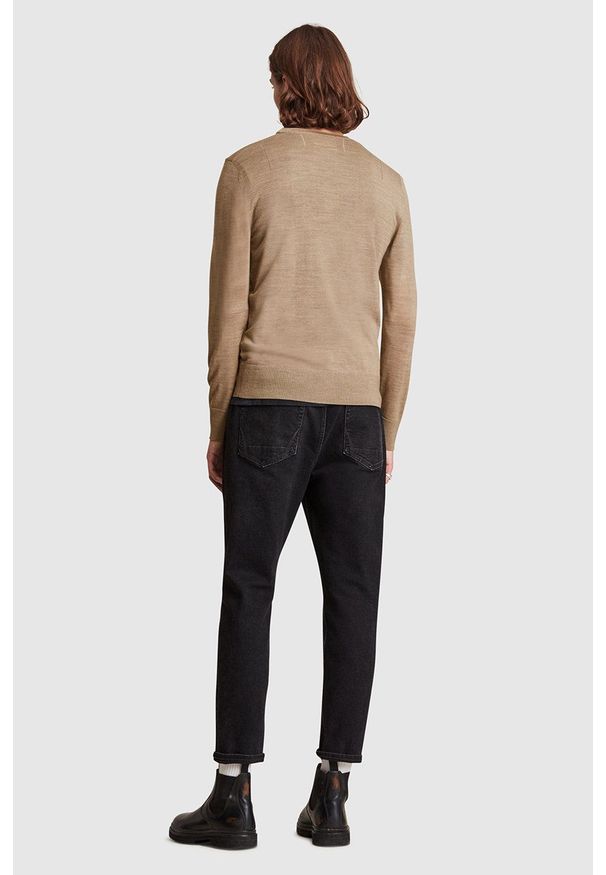 AllSaints Sweter wełniany męski kolor żółty. Okazja: na co dzień. Kolor: beżowy. Materiał: wełna. Długość rękawa: długi rękaw. Długość: długie. Styl: casual