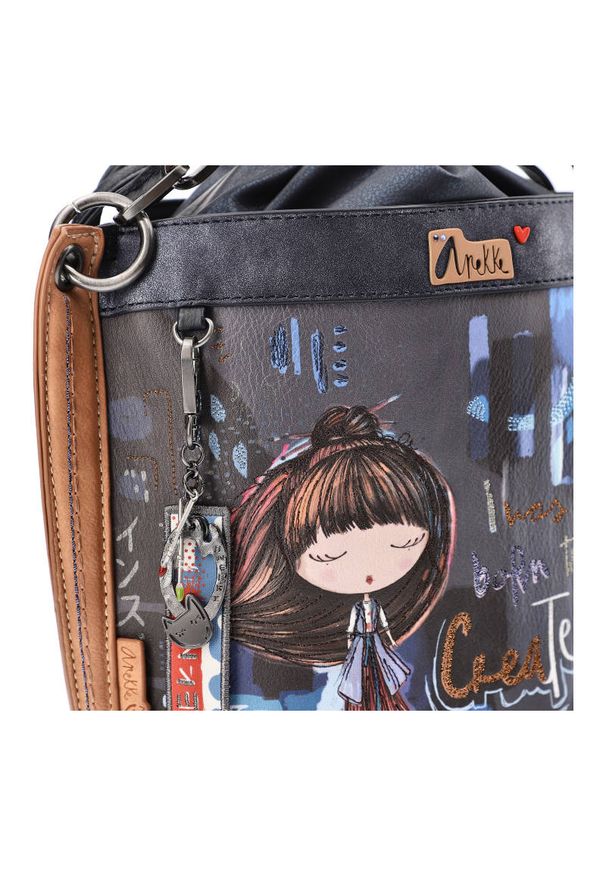 Granatowa Torebka Anekke Damski Worek Z Laleczką. Kolor: niebieski. Materiał: skórzane. Styl: sportowy