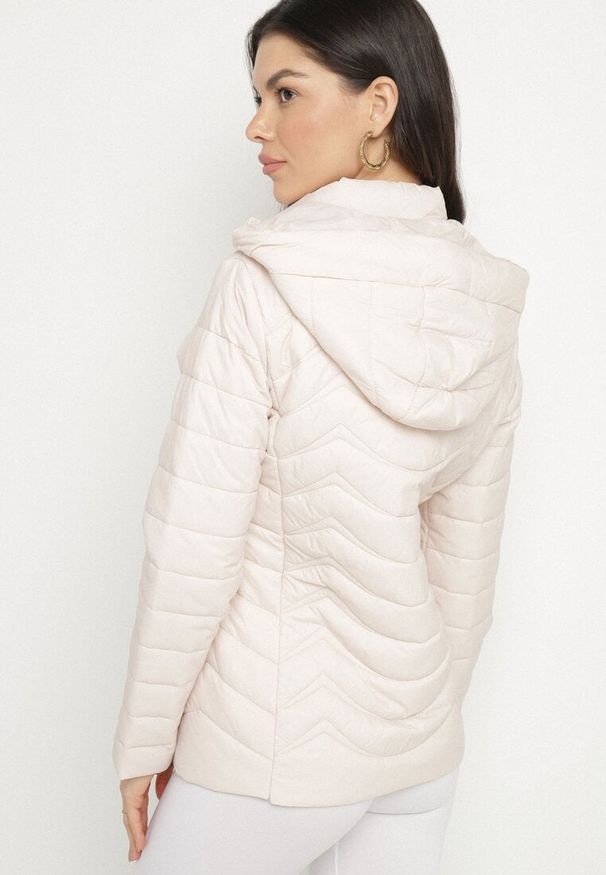 Born2be - Jasnobeżowa Pikowana Kurtka z Kapturem z Możliwością Odpięcia Natisme. Okazja: na co dzień. Typ kołnierza: kaptur. Kolor: beżowy. Materiał: jeans. Styl: casual, elegancki