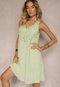 Renee - Zielona Sukienka z Koronką przy Dekolcie o Rozkloszowanym Kroju z Gumką w Talii Belorea. Kolor: zielony. Materiał: koronka. Wzór: koronka. Typ sukienki: rozkloszowane #5