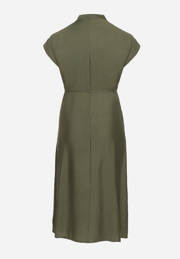 Born2be - Zielona Wiskozowa Sukienka Pudełkowa z Cienkim Paskiem i Kieszeniami Lumivorae. Okazja: na co dzień. Kolekcja: plus size. Kolor: zielony. Materiał: wiskoza. Typ sukienki: proste, dla puszystych. Styl: elegancki, casual