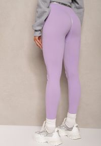 Renee - Jasnofioletowe Sportowe Legginsy Elastyczne z Ozdobną Szeroką Gumą w Pasie Larnode. Okazja: na co dzień. Kolor: fioletowy. Materiał: guma. Styl: sportowy #3
