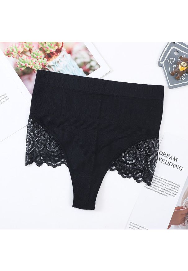 Intica - Stringi z wysokim stanem z delikatną koronką Lotte. Stan: podwyższony. Kolor: czarny. Materiał: koronka. Wzór: koronka