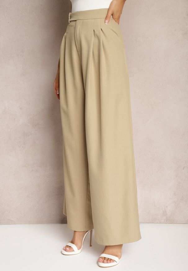 Renee - Beżowe Spodnie Garniturowe z Szerokimi Nogawkami Vikinne. Okazja: do pracy, na spotkanie biznesowe. Kolor: beżowy. Materiał: jedwab. Styl: elegancki, biznesowy