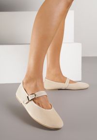 Renee - Beżowe Balerinki Mary Jane z Klamrą Zaurg. Okazja: na co dzień. Zapięcie: klamry. Kolor: beżowy. Materiał: jeans. Styl: klasyczny, casual, elegancki #1