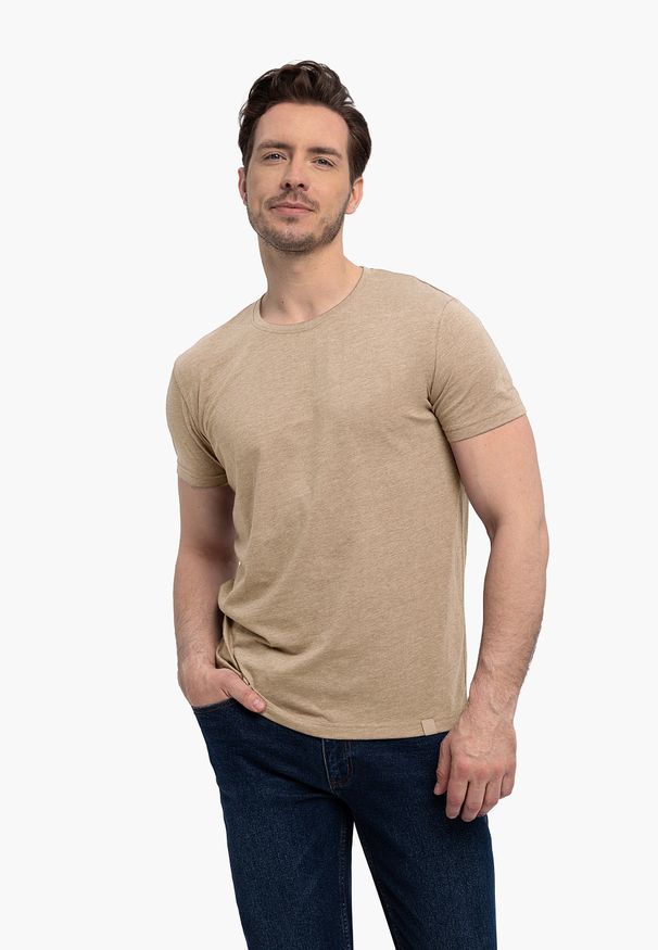 Volcano - Bawełniana koszulka T-BASIC. Kolekcja: plus size. Materiał: bawełna. Długość rękawa: krótki rękaw. Długość: krótkie. Styl: klasyczny