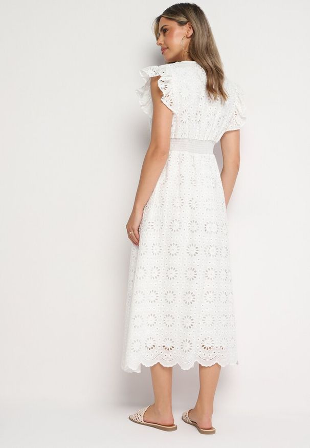 Born2be - Biała Bawełniana Ażurowa Sukienka Koktajlowa z Gumką w Talii i Falbankami Defrea. Okazja: na co dzień. Typ kołnierza: kołnierz z falbankami. Kolor: biały. Materiał: bawełna. Długość rękawa: krótki rękaw. Wzór: ażurowy. Typ sukienki: proste. Styl: wizytowy