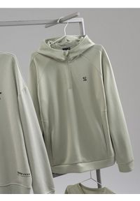 Sinsay - Bluza sportowa z kapturem SNSY PERFORMANCE - zielony. Typ kołnierza: kaptur. Kolor: zielony. Styl: sportowy #1