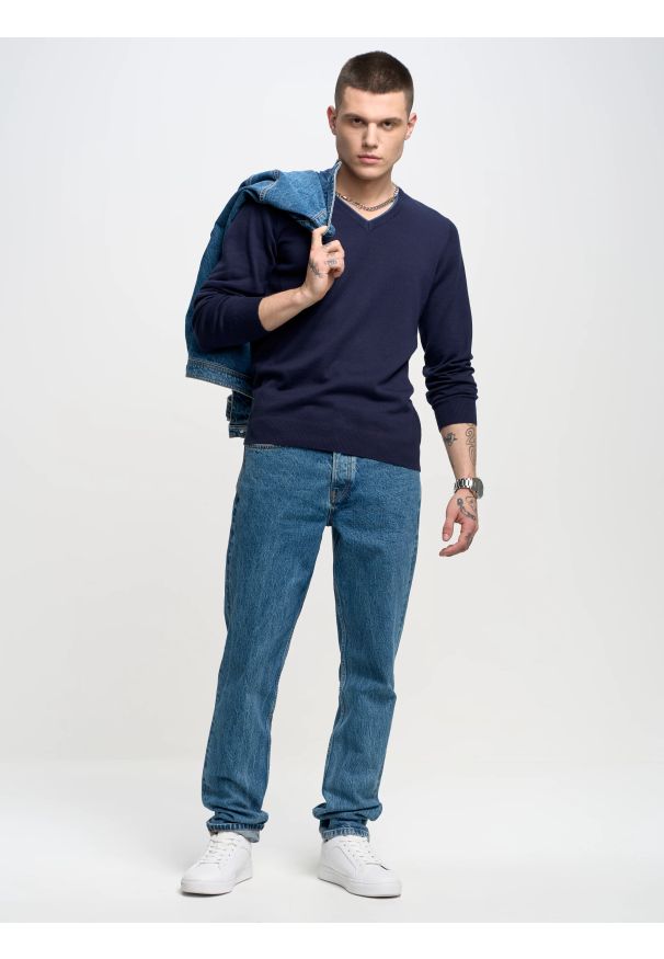 Big-Star - Sweter męski granatowy Vason 403. Typ kołnierza: dekolt w kształcie V. Kolor: niebieski. Materiał: dzianina, jeans, materiał. Styl: sportowy, klasyczny