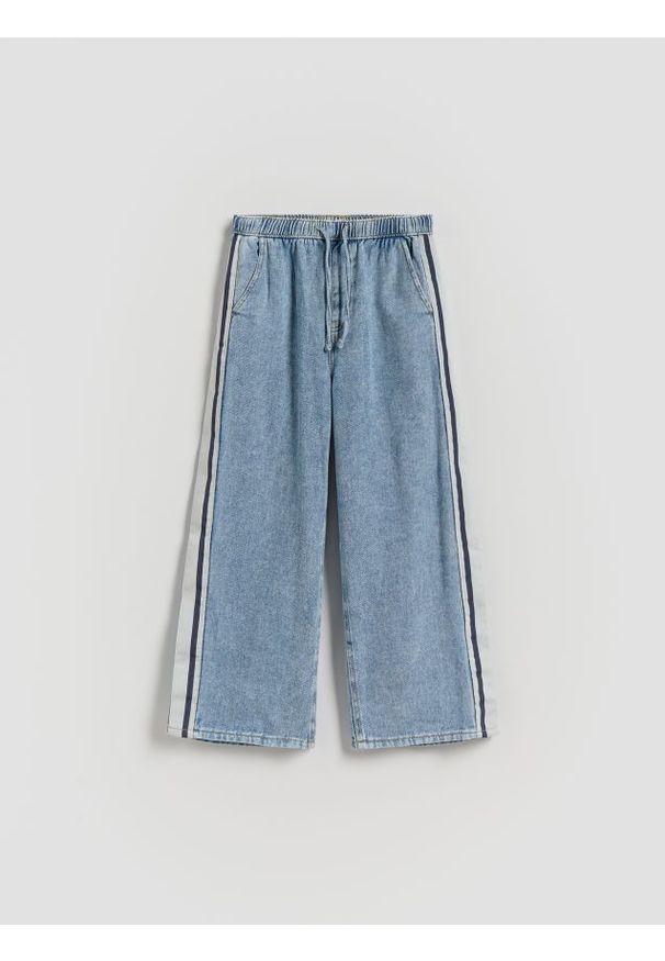 Reserved - Jeansy z lampasem - niebieski. Kolor: niebieski