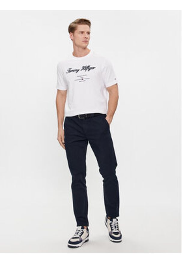 TOMMY HILFIGER - Tommy Hilfiger T-Shirt Script Logo Tee MW0MW33691 Biały Regular Fit. Kolor: biały. Materiał: bawełna
