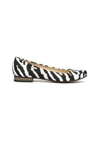 Zapato - baleriny na niskim obcasie - skóra naturalna - model 008 - kolor zebra (39). Zapięcie: bez zapięcia. Materiał: skóra. Wzór: motyw zwierzęcy. Obcas: na obcasie. Styl: klasyczny, sportowy, elegancki. Wysokość obcasa: niski #1