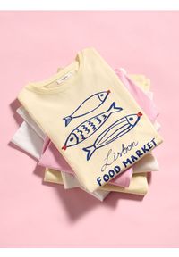Reserved - T-shirt z nadrukiem - jasnożółty. Kolor: żółty. Materiał: bawełna, tkanina. Wzór: nadruk