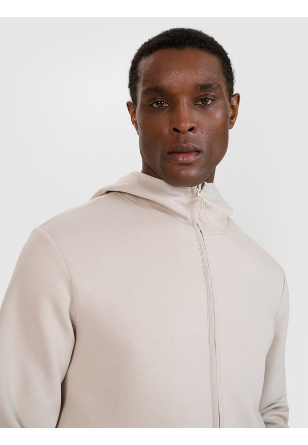 4f - 4F Bluza dresowa rozpinana z kapturem męska - beżowa 3XL. Okazja: na co dzień. Typ kołnierza: kaptur. Kolor: beżowy. Materiał: dresówka. Wzór: napisy, gładki, ze splotem, nadruk. Styl: sportowy, casual, elegancki