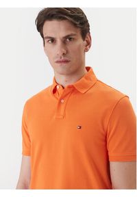 TOMMY HILFIGER - Tommy Hilfiger Polo 1985 MW0MW17770 Pomarańczowy Regular Fit. Typ kołnierza: polo. Kolor: pomarańczowy. Materiał: bawełna #5