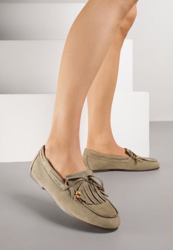 Born2be - Zielone Mokasyny Ozdobione Frędzlami Kokardą i Koralikami Woodswift. Okazja: na co dzień. Kolor: zielony. Materiał: jeans. Wzór: aplikacja. Styl: klasyczny, casual, elegancki