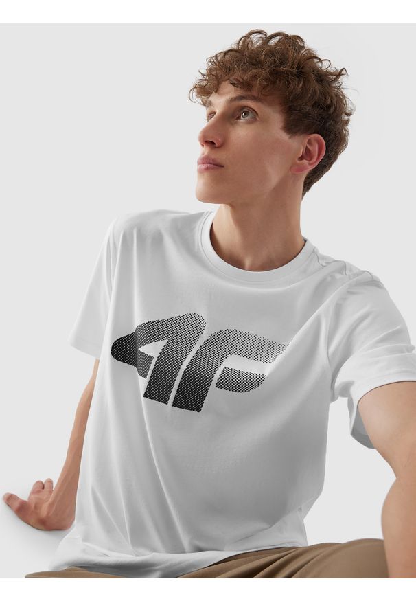 4f - T-shirt regular z nadrukiem męski. Kolor: biały. Materiał: bawełna. Wzór: nadruk