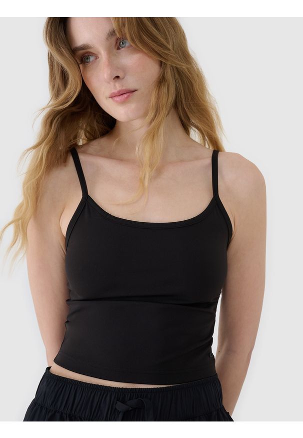 4f - 4F Crop-top slim damski - czarny XS. Kolor: czarny. Materiał: dzianina, włókno, syntetyk, materiał, elastan. Długość rękawa: na ramiączkach. Wzór: gładki, ze splotem, jednolity