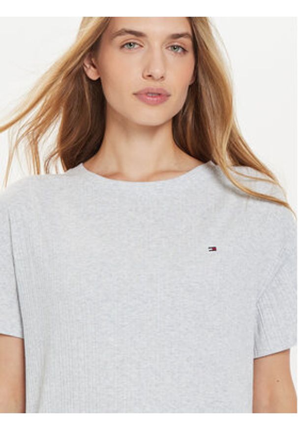 TOMMY HILFIGER - Tommy Hilfiger Sukienka codzienna UW0UW05569 Szary Relaxed Fit. Okazja: na co dzień. Kolor: szary. Materiał: bawełna. Typ sukienki: proste. Styl: casual