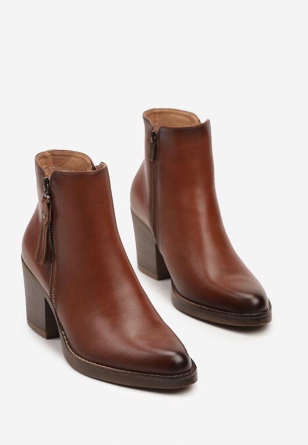 Born2be - Brązowe Botki na Obcasie w Stylu Kowbojek Ozdobione Suwakiem Besira. Kolor: brązowy. Materiał: jeans. Wzór: aplikacja. Obcas: na obcasie. Styl: elegancki. Wysokość obcasa: średni