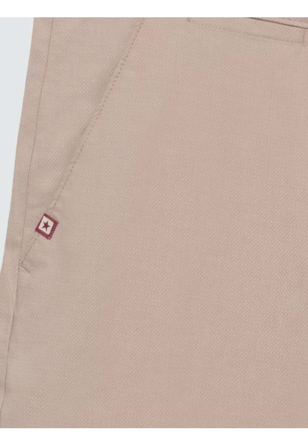 Big-Star - Szorty męskie chinosy jasnobeżowe Rossino 800. Okazja: na co dzień. Kolor: beżowy. Materiał: bawełna, elastan, tkanina. Sezon: lato. Styl: casual, klasyczny, elegancki