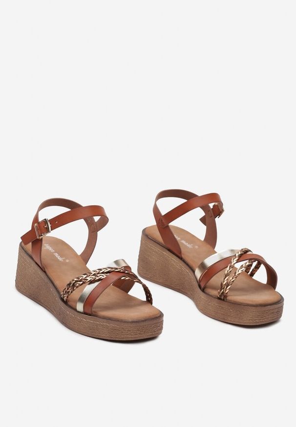 Renee - Brązowe Sandały Espadryle na Ozdobionym Plecionką Koturnie Tsuumi. Nosek buta: otwarty. Zapięcie: sprzączka. Kolor: brązowy. Wzór: aplikacja. Sezon: lato. Obcas: na koturnie. Wysokość obcasa: średni