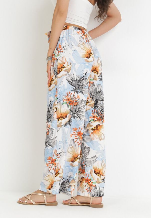 Born2be - Niebieskie Spodnie Demonia. Kolor: niebieski. Długość: długie. Wzór: kolorowy, kwiaty. Styl: wakacyjny