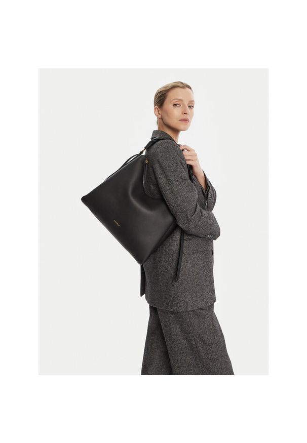 Torebka Coccinelle. Kolor: czarny