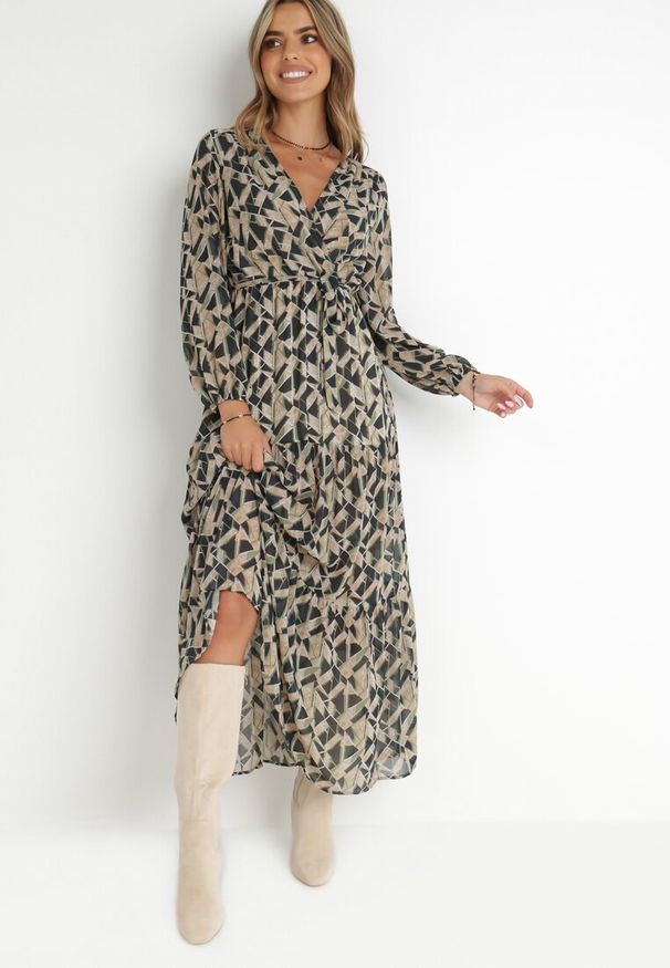 Born2be - Zielono-Czarna Sukienka Kopertowa z Gumką w Talii Moshei. Kolor: zielony. Materiał: materiał, tkanina. Długość rękawa: długi rękaw. Typ sukienki: kopertowe. Styl: boho. Długość: maxi