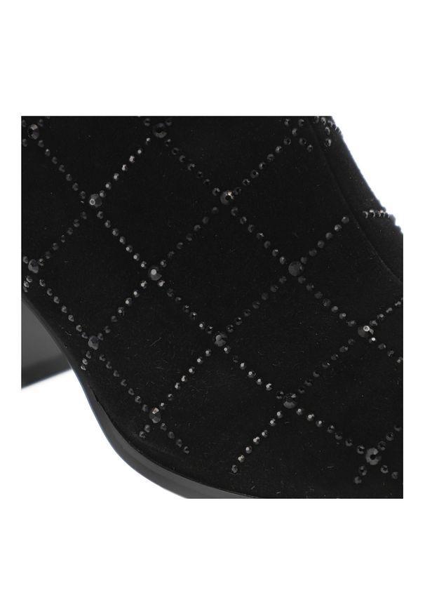 S.Barski - Botki damskie S. Barski, skórzane na obcasie z cholewką we wzory, czarne, MR52-132. Okazja: na co dzień. Zapięcie: zamek. Kolor: czarny. Szerokość cholewki: normalna. Wzór: geometria, aplikacja. Materiał: skóra. Obcas: na obcasie. Styl: wizytowy, casual, klasyczny, glamour. Wysokość obcasa: średni