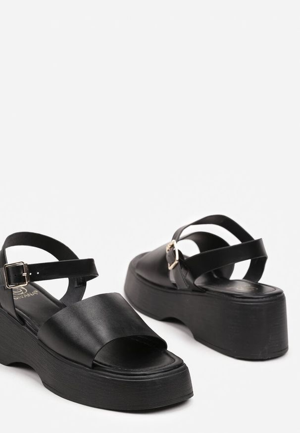 Born2be - Czarne Klasyczne Sandały na Grubej Podeszwie Zapinane na Sprzączkę Dimyana. Okazja: na co dzień. Zapięcie: sprzączka. Kolor: czarny. Wzór: aplikacja. Styl: klasyczny