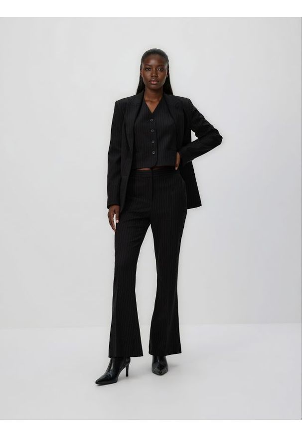 Reserved - Spodnie flare w paski - czarny. Kolor: czarny. Materiał: wiskoza, tkanina. Wzór: paski