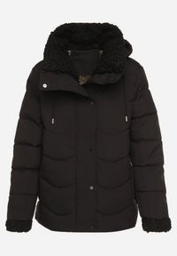 Born2be - Czarna Pikowana Kurtka z Kapturem i Kołnierzem z Futerkiem Typu Baranek Olandia. Okazja: na co dzień, na spacer. Typ kołnierza: kaptur. Kolor: czarny. Materiał: futro. Styl: casual, sportowy #4