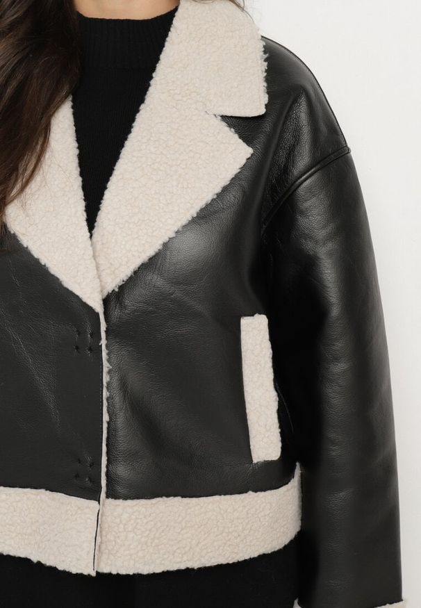 Born2be - Czarna Kurtka Biker o Kroju Ramoneski z Futrzanymi Wstawkami i Ociepleniem Nikida. Okazja: na co dzień. Kolor: czarny. Materiał: futro. Długość rękawa: długi rękaw. Długość: długie. Styl: klasyczny, elegancki, casual