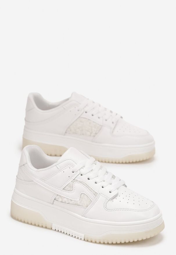 Renee - Białe Sneakersy z Imitacji Skóry ze Wstawkami z Futerka Vaelisa. Okazja: na co dzień. Nosek buta: okrągły. Zapięcie: sznurówki. Kolor: biały. Materiał: skóra, futro. Obcas: na obcasie. Wysokość obcasa: niski