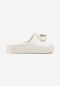 Born2be - Białe Piankowe Klapki na Grubej Podeszwie z Aplikacją w Kształcie Kokardy Sofelia. Okazja: na co dzień. Kolor: biały. Materiał: jeans. Wzór: aplikacja. Styl: casual, elegancki #6
