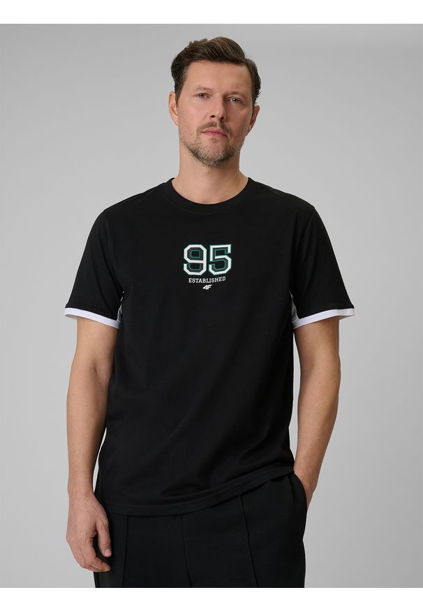 4f - 4F T-shirt regular z nadrukiem męski - czarny M. Okazja: na co dzień. Kolor: czarny. Materiał: dzianina, bawełna, materiał. Wzór: nadruk. Styl: casual
