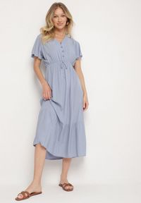 Born2be - Niebieska Bawełniana Sukienka o Rozkloszowanym Kroju z Wiązaniem w Talii Folarina. Okazja: na co dzień, na spacer. Typ kołnierza: dekolt w serek. Kolor: niebieski. Materiał: bawełna. Długość rękawa: krótki rękaw. Typ sukienki: rozkloszowane. Styl: casual, elegancki #4